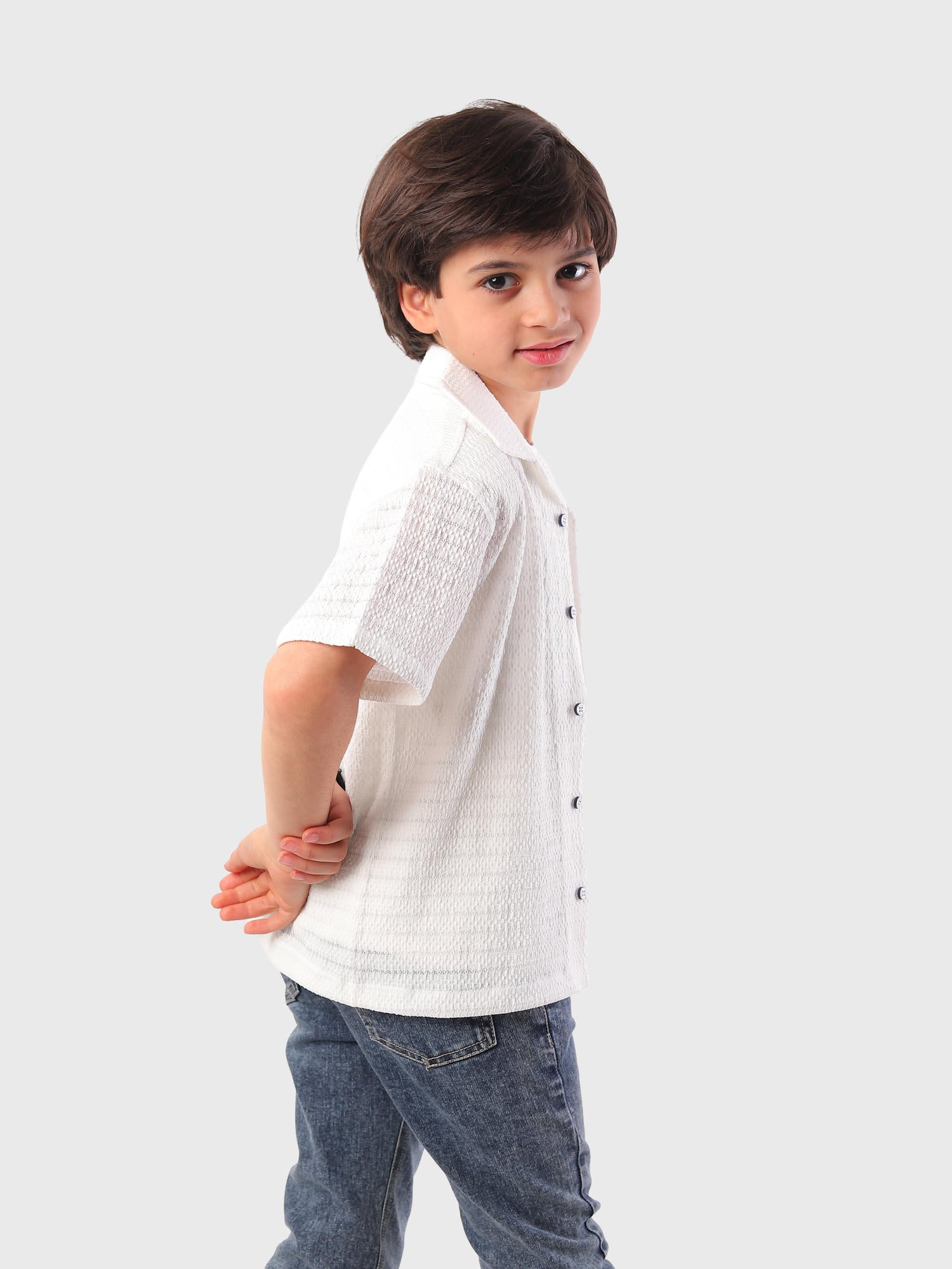 ابيض